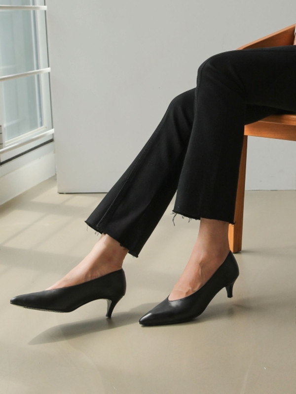 351 Handmade Korean Cowhide V-cut Medium Heel 5cm